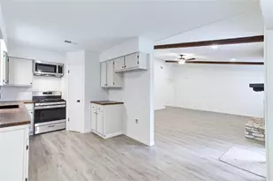 1404 Hillcrest Dr, Taylor, TX 76574 - Photo 8