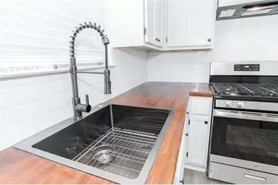 1404 Hillcrest Drive, Taylor, TX 76574 - Photo 4