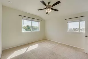 318 Schuylerville Dr, Elgin, TX 78621 - Photo 10