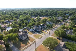 805 Howard St, Taylor, TX 76574 - Photo 2