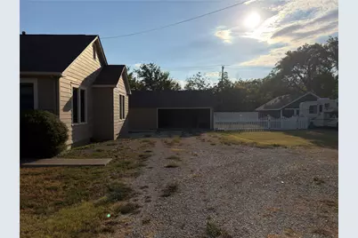 805 Howard Street, Taylor, TX 76574 - Photo 22