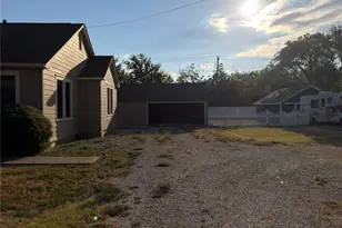 805 Howard St, Taylor, TX 76574 - Photo 22
