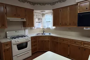 805 Howard St, Taylor, TX 76574 - Photo 8