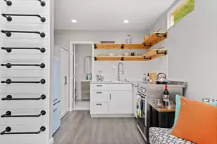 307 E 35th St, Austin, TX 78705 - Photo 32