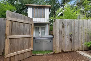 307 E 35th St, Austin, TX 78705 - Photo 12