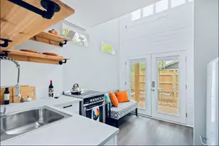 307 E 35th St, Austin, TX 78705 - Photo 30