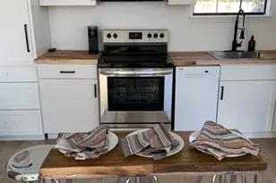 1403 Newfield Ln, Austin, TX 78703 - Photo 8