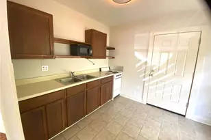 1300 E Cesar Chavez St, Austin, TX 78702 - Photo 4