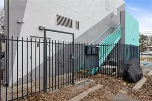 2601 E 7th St, Austin, TX 78702 - Photo 24