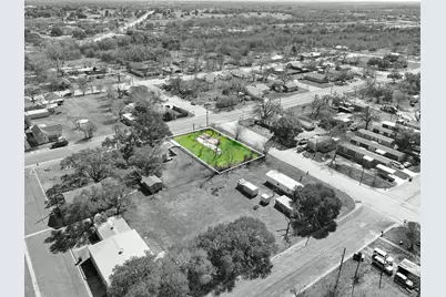 693 S Caldwell Street, Giddings, TX 78942 - Photo 24