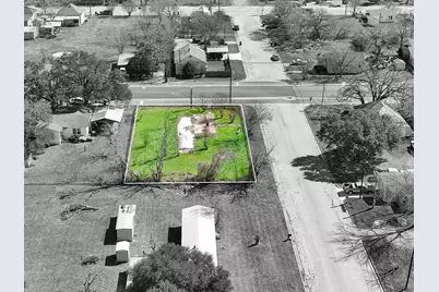 693 S Caldwell Street, Giddings, TX 78942 - Photo 22