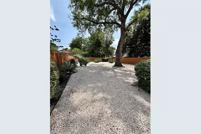 2513 E Cesar Chavez Street, Austin, TX 78702 - Photo 12