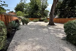 2513 E Cesar Chavez St, Austin, TX 78702 - Photo 12