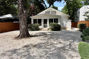 2513 E Cesar Chavez St, Austin, TX 78702 - Photo 10
