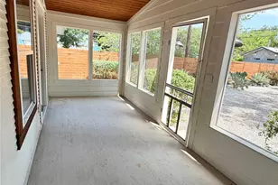2513 E Cesar Chavez St, Austin, TX 78702 - Photo 14