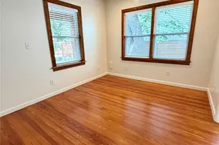 2513 E Cesar Chavez St, Austin, TX 78702 - Photo 4