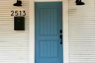 2513 E Cesar Chavez St, Austin, TX 78702 - Photo 2