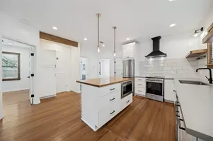 2513 E Cesar Chavez St, Austin, TX 78702 - Photo 6