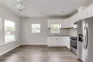 412 Booth St, Taylor, TX 76574 - Photo 4