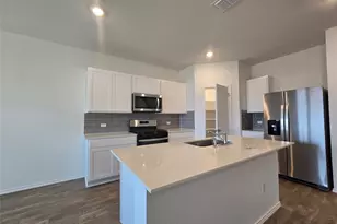 352 San Juan Trl, Bastrop, TX 78602 - Photo 10