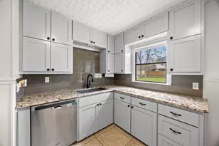 1815 Eckhardt St, Taylor, TX 76574 - Photo 18