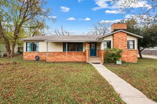 1815 Eckhardt St, Taylor, TX 76574 - Photo 2