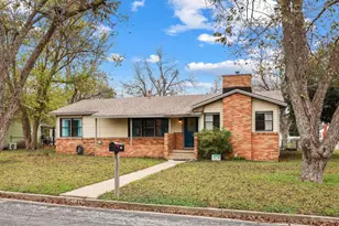 1815 Eckhardt St, Taylor, TX 76574 - Photo 1