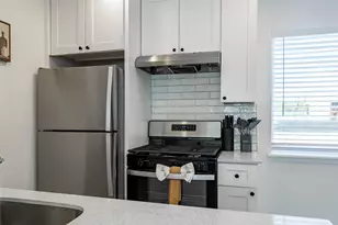 1200 E 52nd St, Austin, TX 78723 - Photo 18