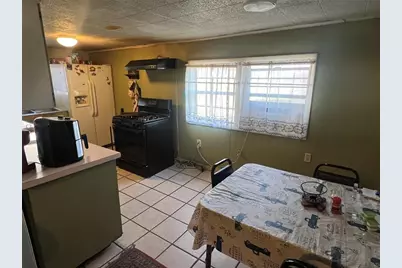 109 W Crockett Street, Giddings, TX 78942 - Photo 6