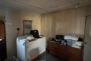 109 W Crockett St, Giddings, TX 78942 - Photo 14