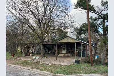 109 W Crockett Street, Giddings, TX 78942 - Photo 2