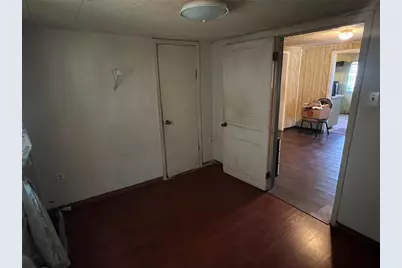 109 W Crockett Street, Giddings, TX 78942 - Photo 10