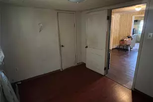 109 W Crockett St, Giddings, TX 78942 - Photo 10