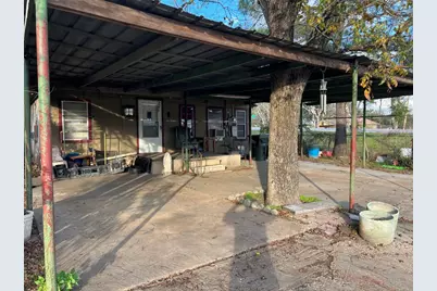 109 W Crockett Street, Giddings, TX 78942 - Photo 4