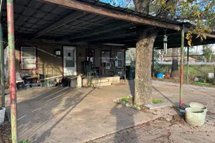 109 W Crockett St, Giddings, TX 78942 - Photo 4