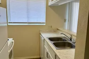 3001-B Parker Ln, Austin, TX 78741 - Photo 4