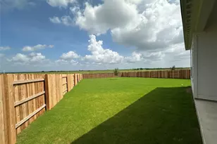 305 E Luna Blue Ln, Jarrell, TX 76537 - Photo 10
