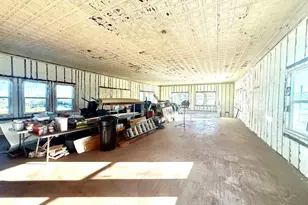 1102 Beech St, Taylor, TX 76574 - Photo 32