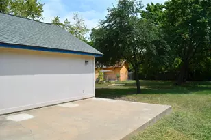 6400 Santos St, Austin, TX 78741 - Photo 20