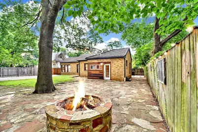 608 W Hopkins Street, San Marcos, TX 78666 - Photo 2