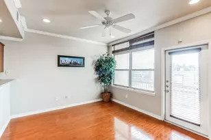 305 E 31st St, Austin, TX 78705 - Photo 16