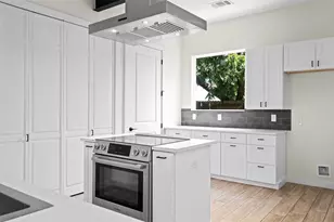 3613 Munson St, Austin, TX 78721 - Photo 10