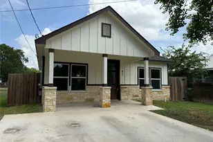 811 5th St, Lockhart, TX 78644 - Photo 1