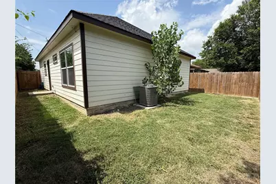 811 5th Street, Lockhart, TX 78644 - Photo 18