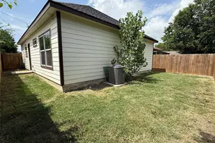 811 5th St, Lockhart, TX 78644 - Photo 18