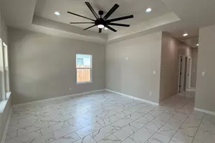 811 5th St, Lockhart, TX 78644 - Photo 2