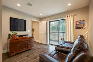 935 La Posada Dr, Austin, TX 78752 - Photo 14