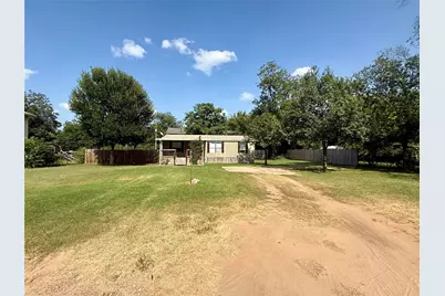 2001 Pecan Street, Bastrop, TX 78602 - Photo 16