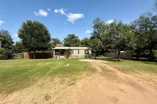 2001 Pecan St, Bastrop, TX 78602 - Photo 16