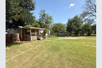 2001 Pecan Street, Bastrop, TX 78602 - Photo 2